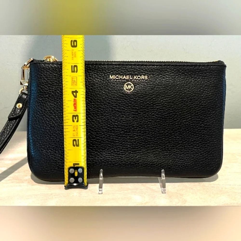 Michael Kors Black Pebbled Leather Large Jet Set Wristlet Like‎ New